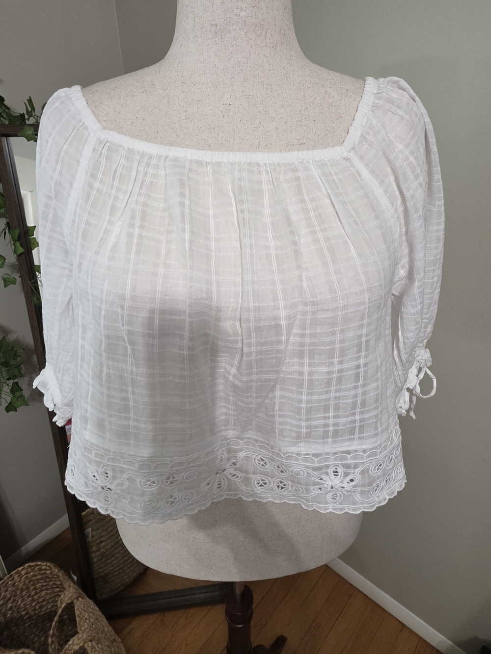 American Eagle Outfitters White Eyelet Peasant Blouse